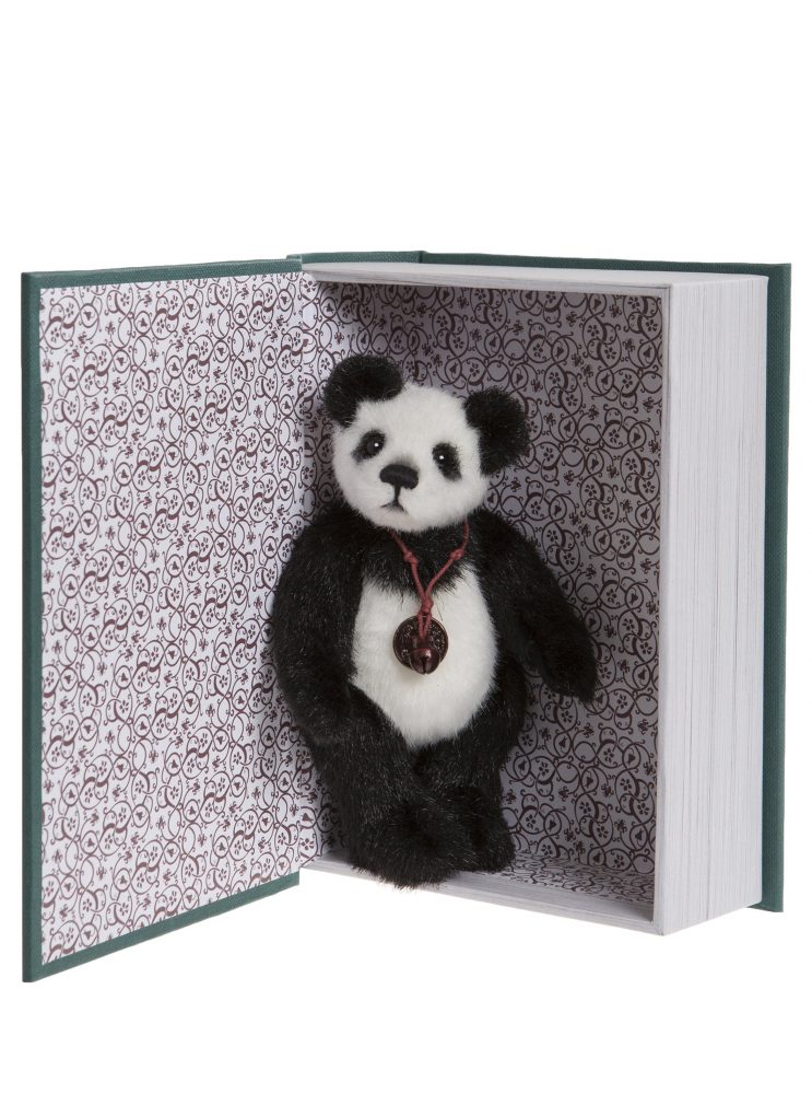 Hug a Panda Kit (Book with Plush) [Book]